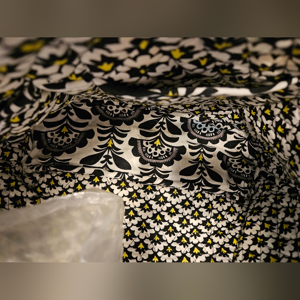 #007- VERA BRADLEY- Black, Yellow, and White Tote Bag - Picture 13 of 16